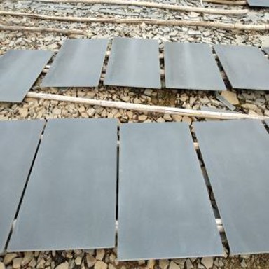 Светли черни базалтови каменни плочки